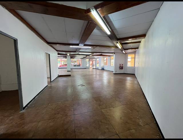 140M² WAREHOUSE TO LET IN ROOIHUISKRAAL